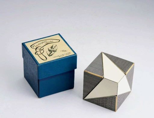 Paul Schatz "The Reversible Cube"