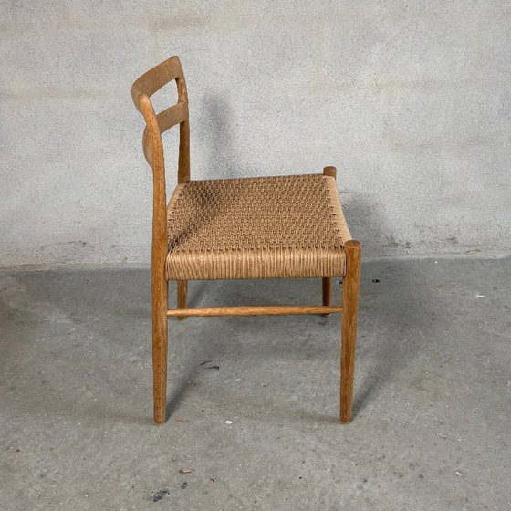 Image 1 of (12x) eikenhouten eetkamerstoelen van Søren Willadsen – Gerestaureerd deens vintage design
