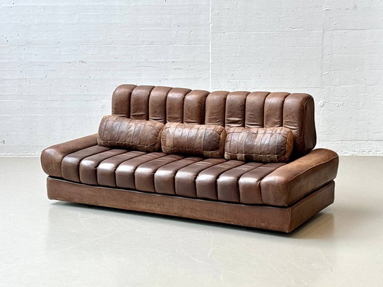 Image 1 of Sofá cama DS-85, un modelo emblemático de De Sede, color marrón coñac, Suiza, década de 1960.