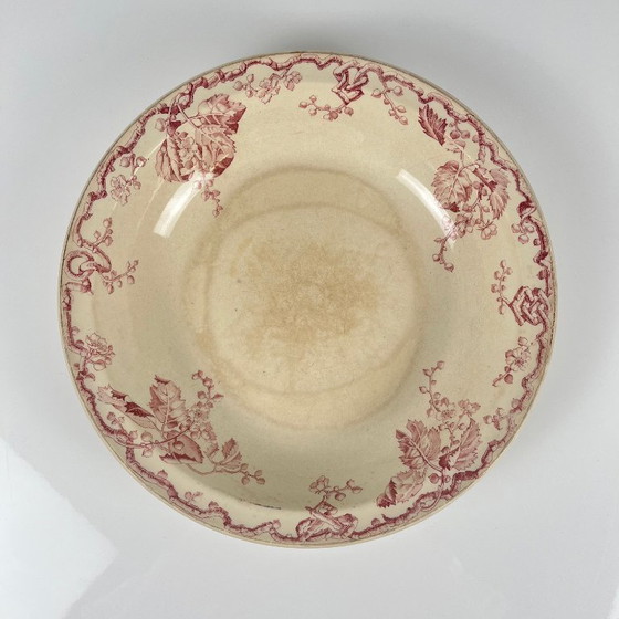 Image 1 of Ciotola da insalata in ironstone di Lunéville, modello "Fontainebleau", rosa, XIX secolo.