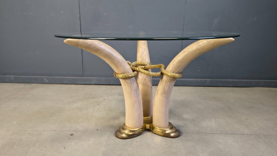 Image 1 of Table basse ou table d'appoint vintage en faux ivoire, dans le style de Valenti, années 1970