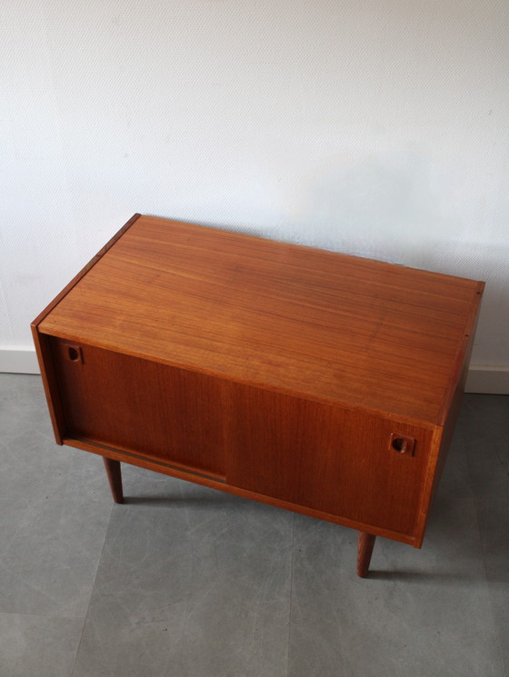 Image 1 of Vintage Deens dressoir in teak, zeer diep! Ideaal voor platenspelers