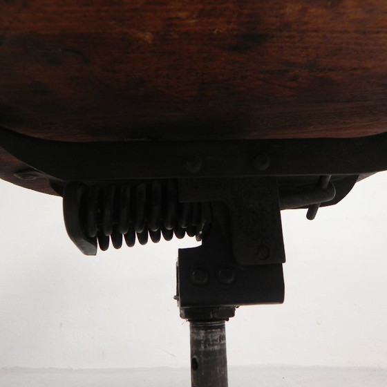 Image 1 of Silla de oficina de roble con sistema de muelles y altura regulable, década de 1930.