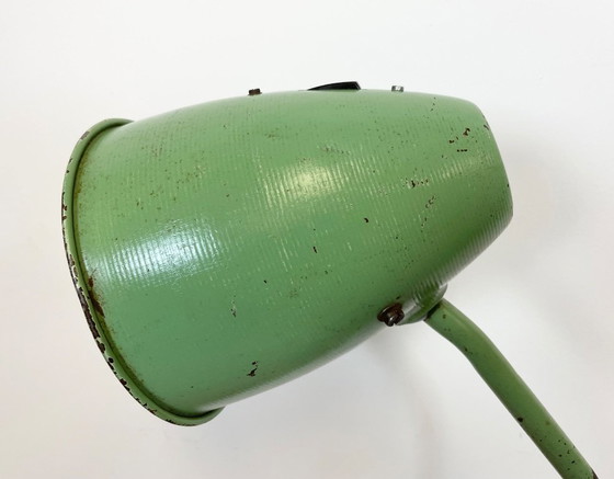 Image 1 of Lampada da tavolo industriale verde da officina, anni '60