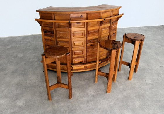 Image 1 of Brutalistische Bar | Barhocker | 70er Jahre | Kiefernholz