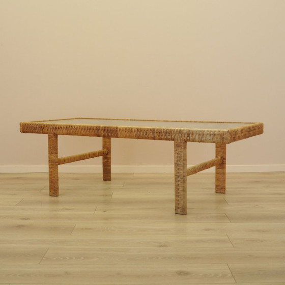 Image 1 of Table d'appoint en verre et osier, design danois, années 1970, fabriquée au Danemark