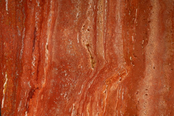 Image 1 of Willy Rizzo. Grote tafel van roodachtig-oranje travertijn. Jaren 70.