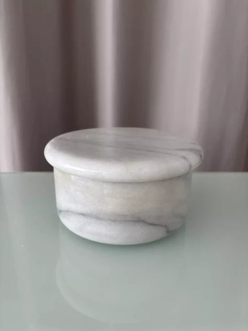 Pot met deksel van Carrera-marmer – decoratieve objecten, Marble