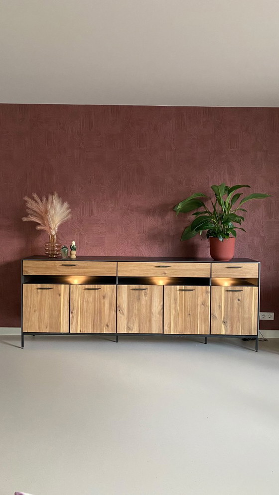 Credenza robusta in legno di acacia (240 cm) – Con illuminazione LED e ampio spazio – Credenze, Wood (photo 2 of 11)