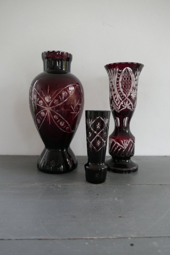 Image 1 of Jarrón antiguo de cristal rojo rubí de Bohemia