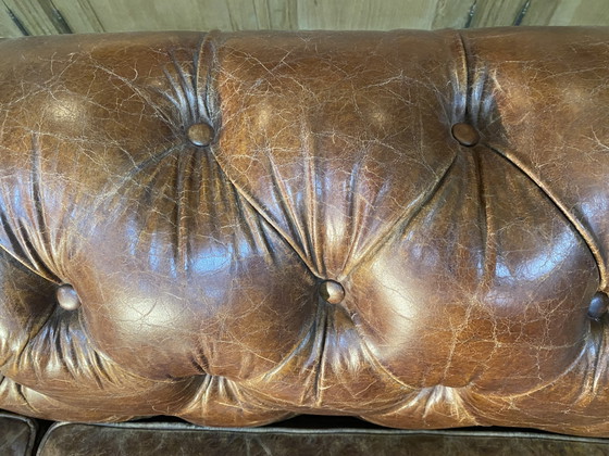 Image 1 of Magnifique canapé Chesterfield XXL, cigares vintage