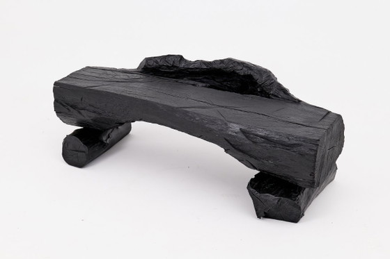 Image 1 of Bank van massief verkoold hout van Logniture – een organisch, modern en sculpturaal zitmeubel.