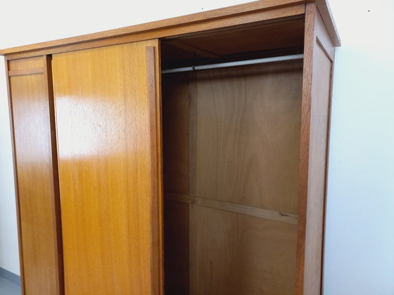 Image 1 of Vintage eikenhouten kledingkast uit de jaren 60
