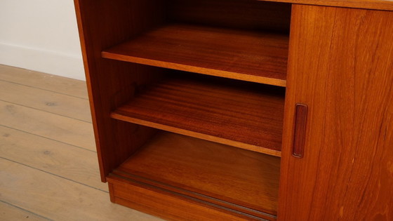 Image 1 of Credenza vintage | Ante scorrevoli | Design scandinavo |.