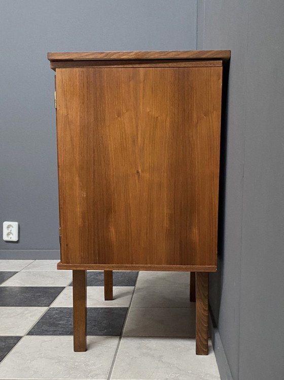 Image 1 of La parte superiore del giradischi/mobile audio può ruotare negli anni '60