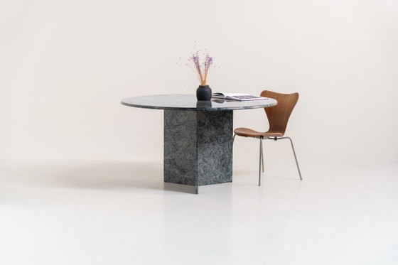 Striking dining table in solid Juparana Granite (Italy, 1970s). – Stone, Vintage (photo 15 of 15)