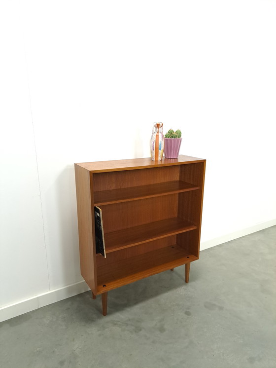 Image 1 of Bibliothèque en placage de noyer Armoire LP avec étagères No. 1