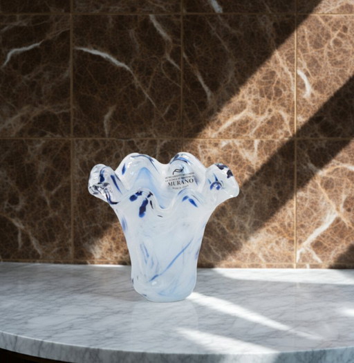 Vase Murano Vetro Eseguito - Verre d'art italien soufflé à la main bleu et blanc | Pièce unique de design Mid Century