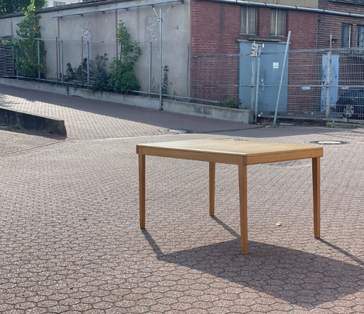 Mesa de comedor de diseño danés