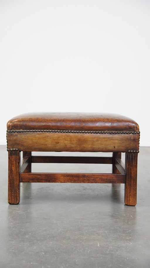 Hocker en cuir de mouton combiné avec du bois