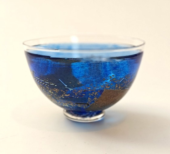 Image 1 of Bol satellite Kosta Boda bleu Bertil Vallien