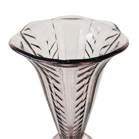 Image 1 of Artdeco hohe Vase lila Glas 1930s
