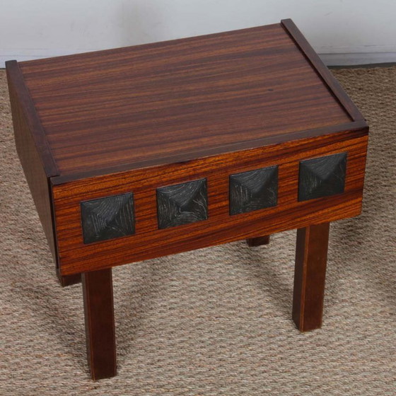 Image 1 of Ein Paar antike hölzerne Nachttische aus den 1960er Jahren