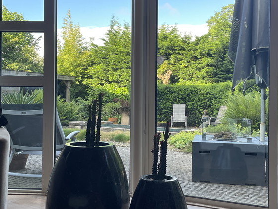 Image 1 of 2 macetas