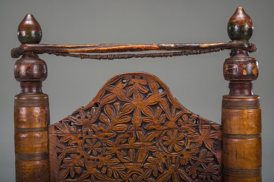 Image 1 of Früher 20. Jahrhundert Handgefertigter niedriger Zedernholzstuhl, Nuristan, 1890er Jahre