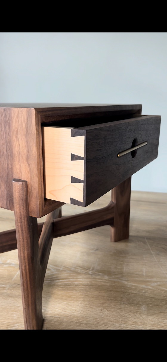 Image 1 of Nachtkastje massief Walnotenhout zelf gemaakt