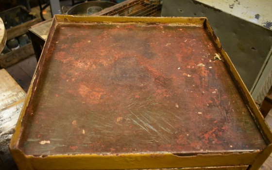 Image 1 of Alter Metallschrank, ockerfarben, 48 x 48 x 99,5 cm