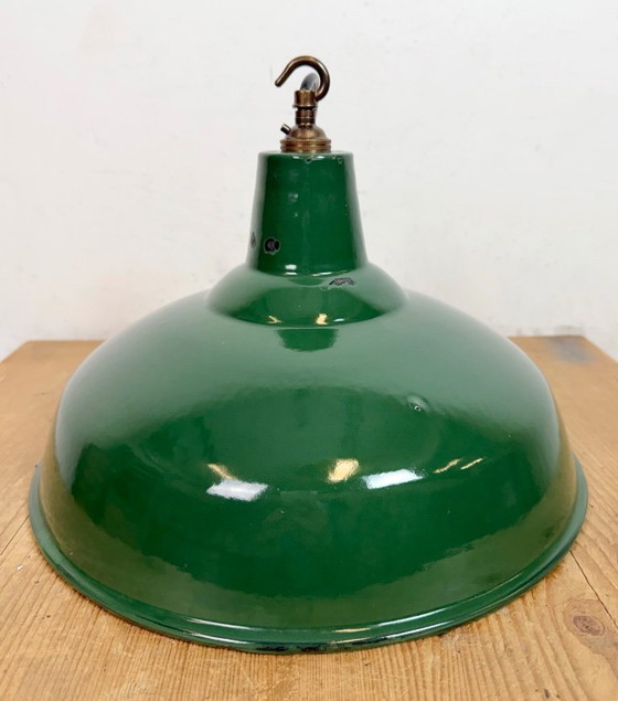 Image 1 of Suspension industrielle britannique en émail vert, années 1960