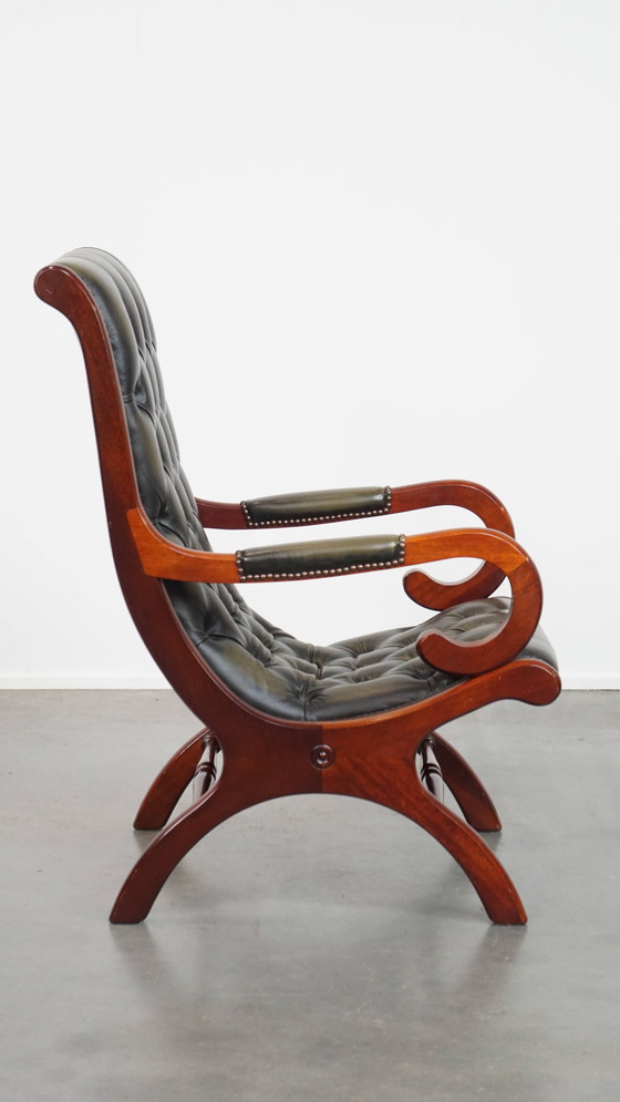 Image 1 of Poltrona Chesterfield inglese in pelle di mucca verde con legno