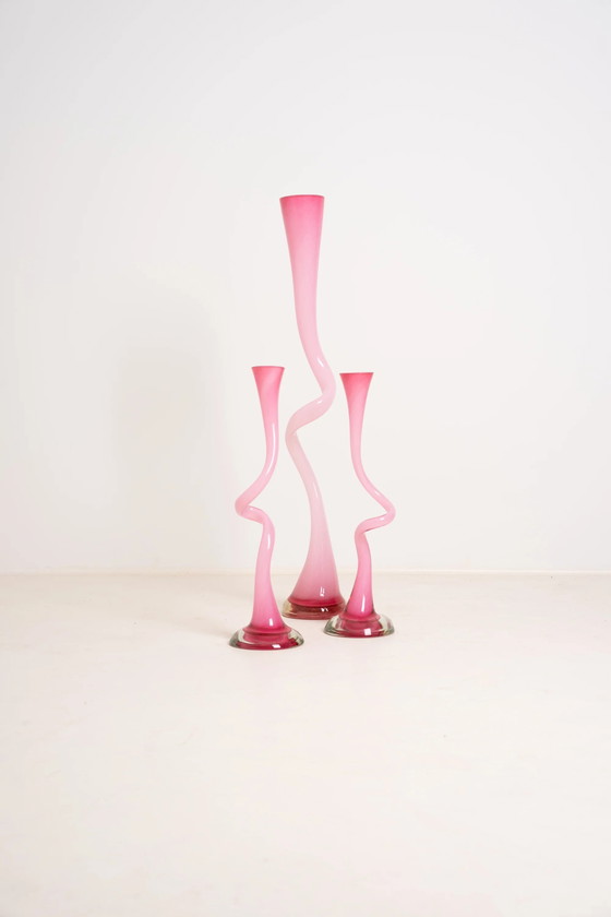 Pink Swirl Glass Vases – Set of 3 – Decorative Objects, Postmodern (photo 4 of 5)