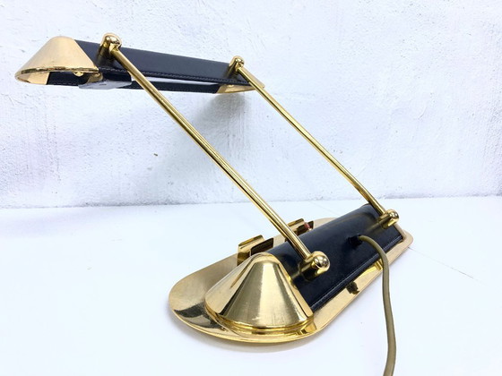 Image 1 of Lampada da tavolo design anni '80 in metallo placcato oro e pelle