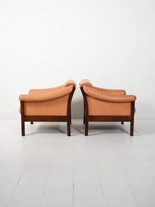 Een paar Scandinavische leren fauteuils uit de jaren 50.
