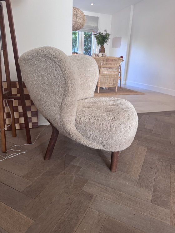 Image 1 of &Tradition petit fauteuil Petra VB1 peau de mouton clair de lune