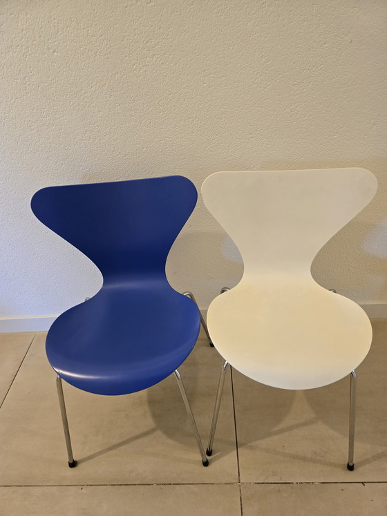 Image 1 of 6 Fritz Hansen chairs designed by Arne Jacobson, original label
