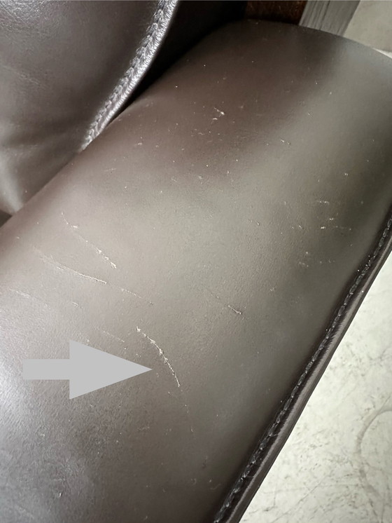 Image 1 of Vintage Leolux bruinkleurige lederen/eiken ‘Lounge chair and ottoman’ van Harry de Groot - 1970