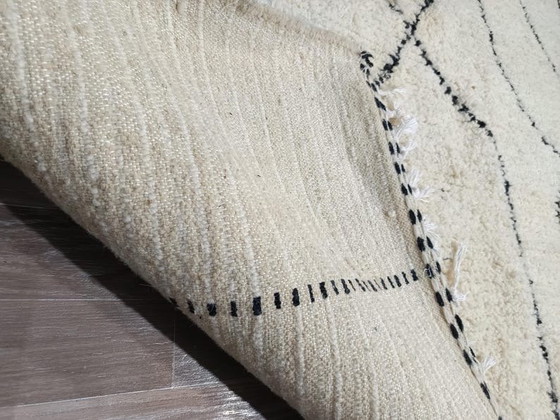 Image 1 of Alfombra Beni Ouraine tejida a mano de 2/3 m