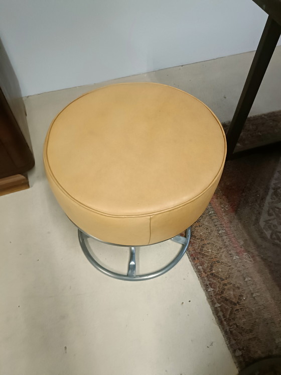 Image 1 of Puff de cuero marrón nuevo