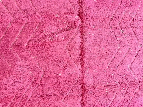Image 1 of Handgeknüpfter rosa Beni-Ouraine-Berberteppich, Größe 1,5/2,5 m