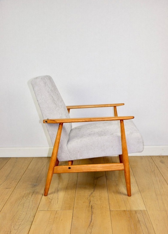 Image 1 of Sillón 'Lis', década de 1970, madera clara color beige, diseño de Henryk Lis.