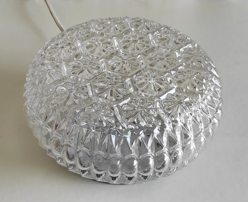Lampada da soffitto o da parete con decorazioni floreali in vetro stampato - anni '70
