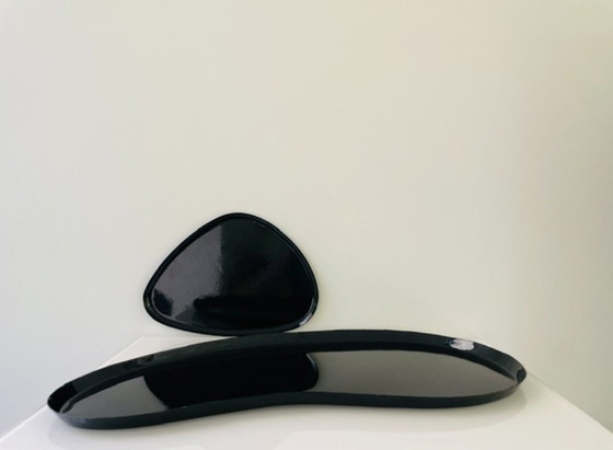 Image 1 of Ensemble de plateaux en métal noir au design organique
