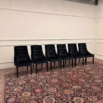 Set van zwart gestoffeerde Chesterfield stoelen, Eetkamerstoelen (foto 12 van 12)
