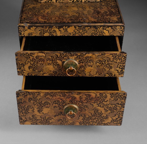 Image 1 of Élégante coiffeuse japonaise antique
