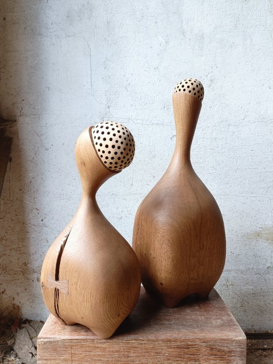 Image 1 of Set van twee grote sculpturen van massief eikenhout.