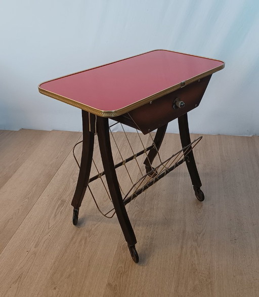 Table d'appoint/porte-revues des années cinquante