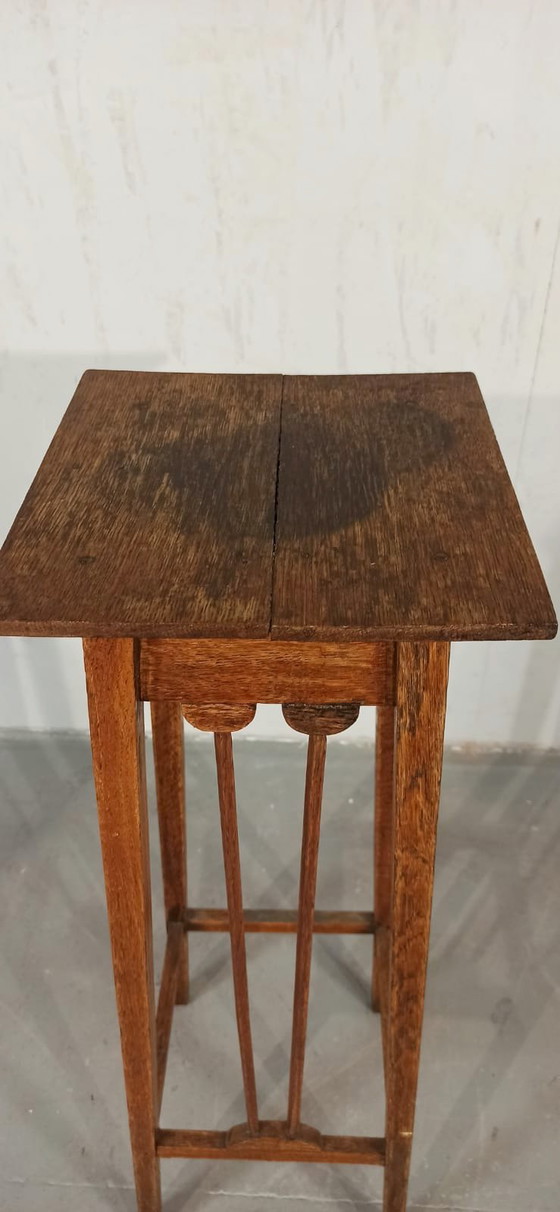 Image 1 of Vintage Arts and Crafts houten plantenstandaard